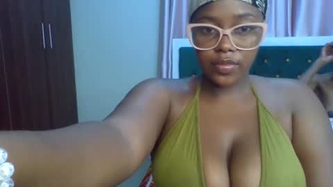 Snapshot of _honey_bloom chatting on February 16, 2026, 2:40 am _honey_bloom online show from February 16, 2026, 2:40 am