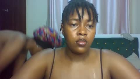 Snapshot of _honey_bloom chatting on February 22, 2026, 8:02 am _honey_bloom online show from February 22, 2026, 8:02 am