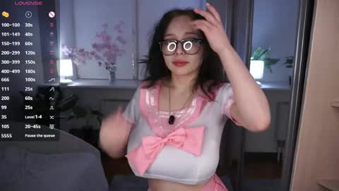 Snapshot of _inner_glow_ chatting on April 12, 2026, 6:46 pm Emily online show from April 12, 2026, 6:46 pm