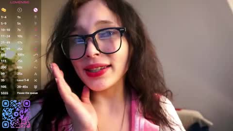 Snapshot of _inner_glow_ chatting on April 19, 2026, 6:21 pm Emily online show from April 19, 2026, 6:21 pm