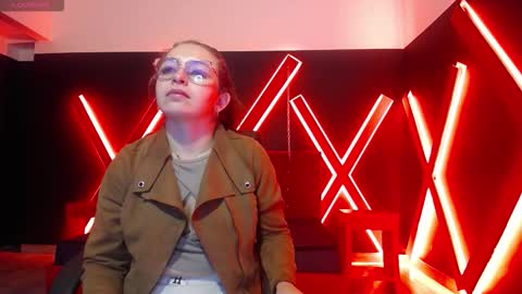 Isa online show from November 18, 2025, 11:03 am