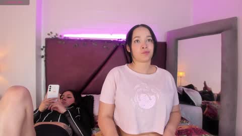 Snapshot of _isabella_2 chatting on December 23, 2024, 5:00 pm Isa online show from December 23, 2024, 5:00 pm