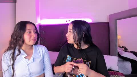 Snapshot of _isabella_2 chatting on January 3, 2025, 4:37 pm Isa online show from January 3, 2025, 4:37 pm