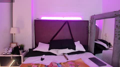 Snapshot of _isabella_2 chatting on February 24, 2025, 6:47 pm Isa online show from February 24, 2025, 6:47 pm