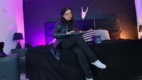 Miss Jade online show from September 16, 2025, 11:55 am