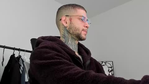 jeison online show from November 12, 2025, 12:27 pm