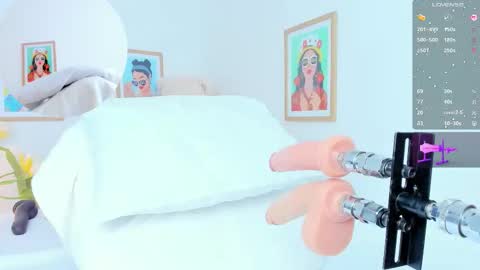 _jasminnee_ online show from October 13, 2025, 1:22 pm