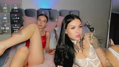 Snapshot of _jesslei_ chatting on June 3, 2026, 4:23 pm Jess blond and Leila brunette online show from June 3, 2026, 4:23 pm