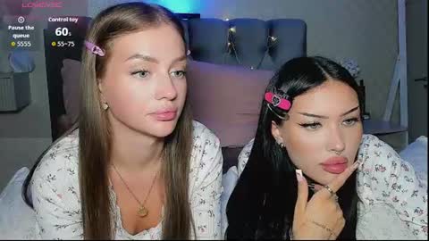 Snapshot of _jesslei_ chatting on June 29, 2026, 4:40 pm Jess blond and Leila brunette online show from June 29, 2026, 4:40 pm