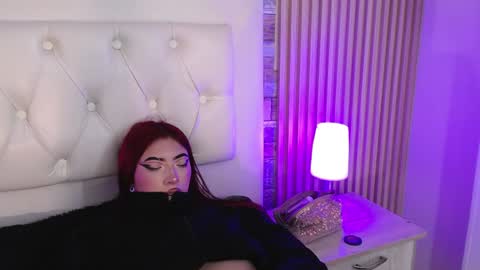 Mia online show from January 4, 2025, 4:32 pm