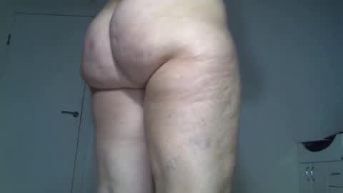 Snapshot of _kapelka_ chatting on February 2, 2026, 11:42 am KAPELKA online show from February 2, 2026, 11:42 am