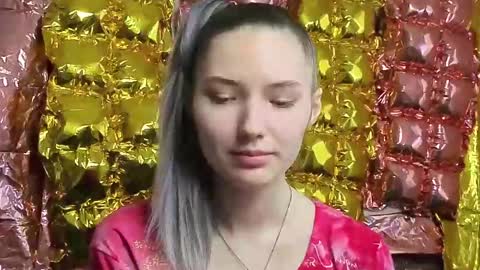 _kikiclark_ online show from April 17, 2026, 1:47 pm