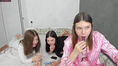 Molly   Emily online show from February 16, 2025, 2:32 pm