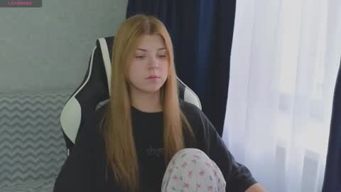 Molly   Emily online show from September 27, 2025, 12:54 pm