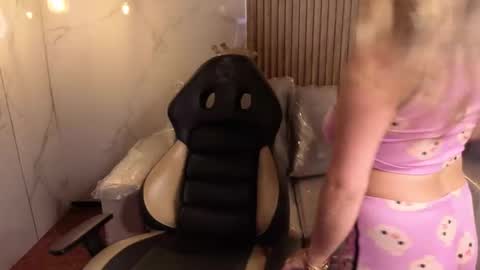 _kitten_1 online show from January 11, 2026, 6:02 pm