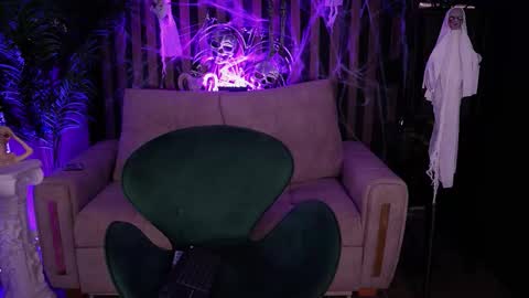 Snapshot of _kleo_ chatting on October 10, 2025, 8:30 pm online show from October 10, 2025, 8:30 pm