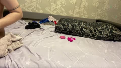  krisvanessa  online show from January 31, 2025, 1:34 pm