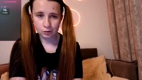 _kylle_ online show from November 17, 2025, 7:41 pm