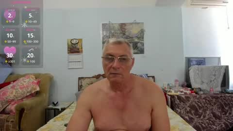 Snapshot of _lady_red_ chatting on June 10, 2026, 9:52 am Lory online show from June 10, 2026, 9:52 am