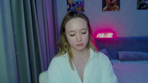 _lalune_ online show from December 23, 2024, 10:44 pm