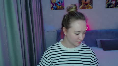 _lalune_ online show from December 27, 2024, 2:36 am