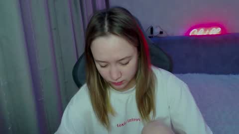 _lalune_ online show from January 19, 2025, 10:28 pm