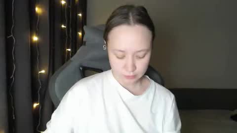 _lalune_ online show from January 18, 2026, 8:23 pm