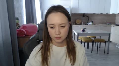 _lalune_ online show from March 1, 2026, 9:11 am