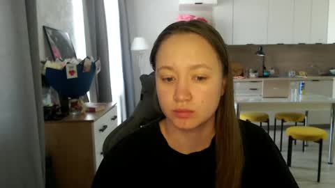 _lalune_ online show from April 16, 2026, 9:10 am