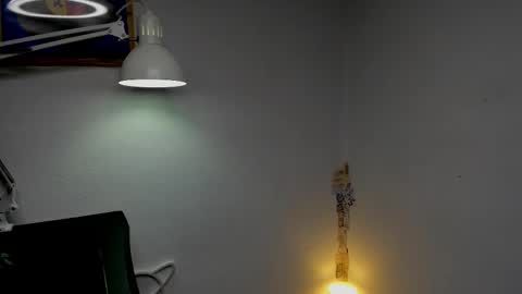 Layne online show from November 14, 2025, 4:49 pm