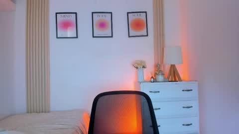 Lia 3 online show from April 9, 2026, 4:34 pm