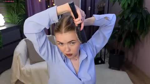 Snapshot of _liilcrystal_ chatting on June 11, 2026, 7:45 pm _liilcrystal_ online show from June 11, 2026, 7:45 pm