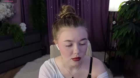 Snapshot of _liilcrystal_ chatting on June 25, 2026, 7:40 pm _liilcrystal_ online show from June 25, 2026, 7:40 pm