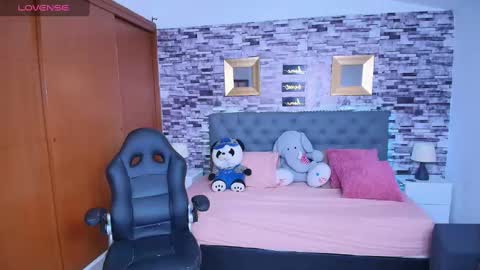 Liily online show from November 6, 2025, 6:20 pm