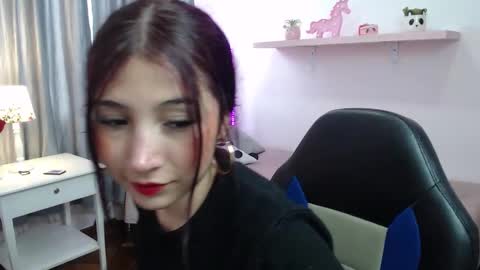   linrose   online show from March 12, 2026, 8:26 pm