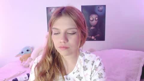 Snapshot of _lloou_ chatting on May 26, 2026, 2:18 am Sofia 3 online show from May 26, 2026, 2:18 am