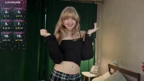 _lucystars online show from March 26, 2026, 11:38 am