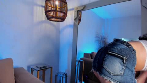 Snapshot of _luna_dupont_ chatting on January 4, 2025, 3:39 pm Luna online show from January 4, 2025, 3:39 pm