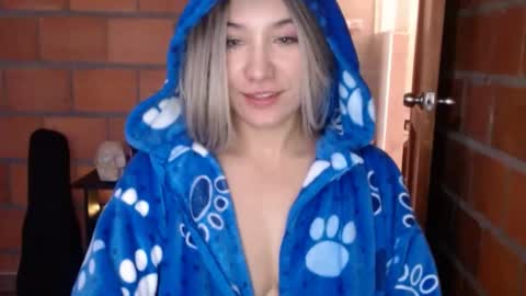 Snapshot of _lunablondie_ chatting on January 10, 2025, 5:02 pm _lunablondie_ online show from January 10, 2025, 5:02 pm