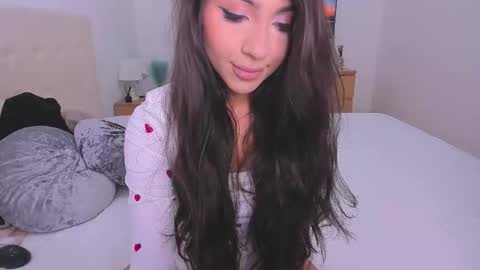 Lynna online show from December 14, 2025, 10:47 pm