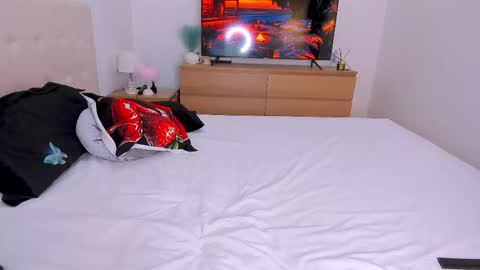 Lynna online show from March 27, 2026, 9:36 pm