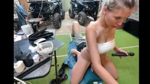 Snapshot of _magic_kis chatting on July 1, 2026, 7:32 am _magic_kis online show from July 1, 2026, 7:32 am