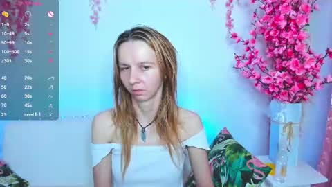 Snapshot of _mari_so chatting on August 9, 2026, 2:33 pm Scarlett online show from August 9, 2026, 2:33 pm