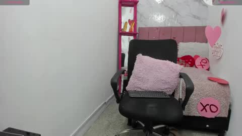 Mikoto  Alexia online show from February 19, 2025, 2:23 pm