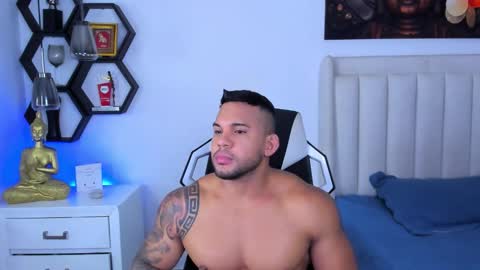 _matthew_santos_ online show from November 15, 2025, 4:21 am