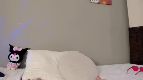 _melodyblossom_ online show from September 30, 2025, 10:15 pm