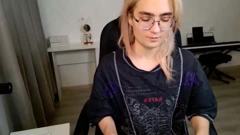 _meow_neko_ online show from January 9, 2026, 1:41 am