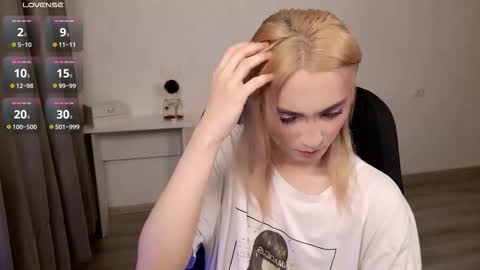 _meow_neko_ online show from February 25, 2026, 11:03 pm