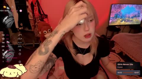 Snapshot of _meowmiko__ chatting on December 13, 2024, 5:43 pm miko3 online show from December 13, 2024, 5:43 pm