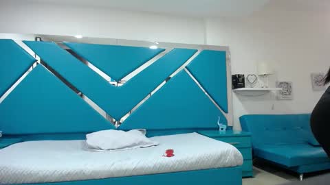  Mia  online show from February 26, 2025, 7:27 pm